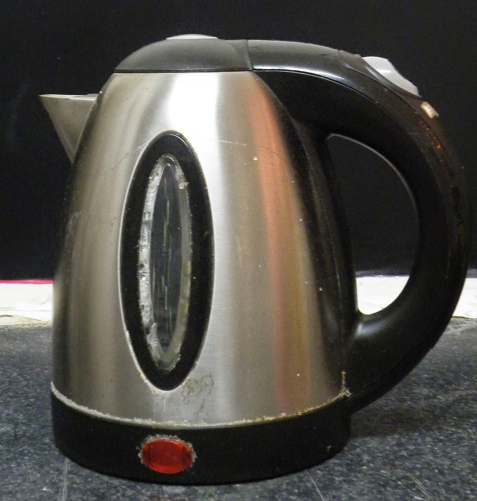 Stuff Deconstructed Disassembly of a cheap cordless kettle from Kmart