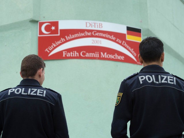 Η γερμανική αστυνομία πραγματοποίησε εφόδους στα διαμερίσματα τεσσάρων τούρκων ιμάμηδων