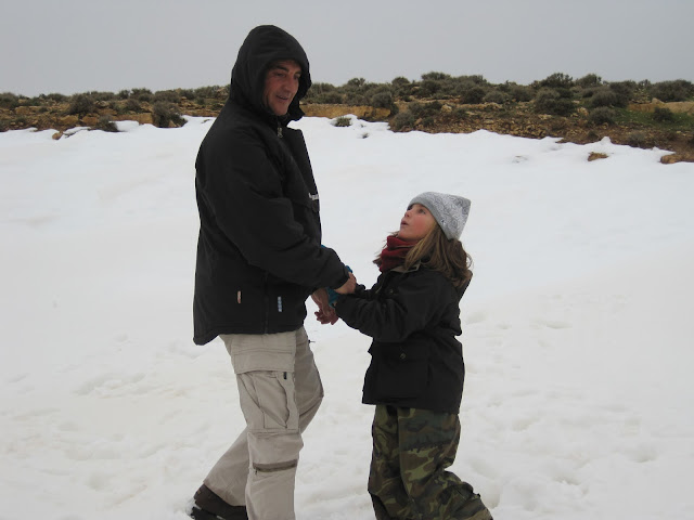 Yayo y Macarena en la nieve de Debdou