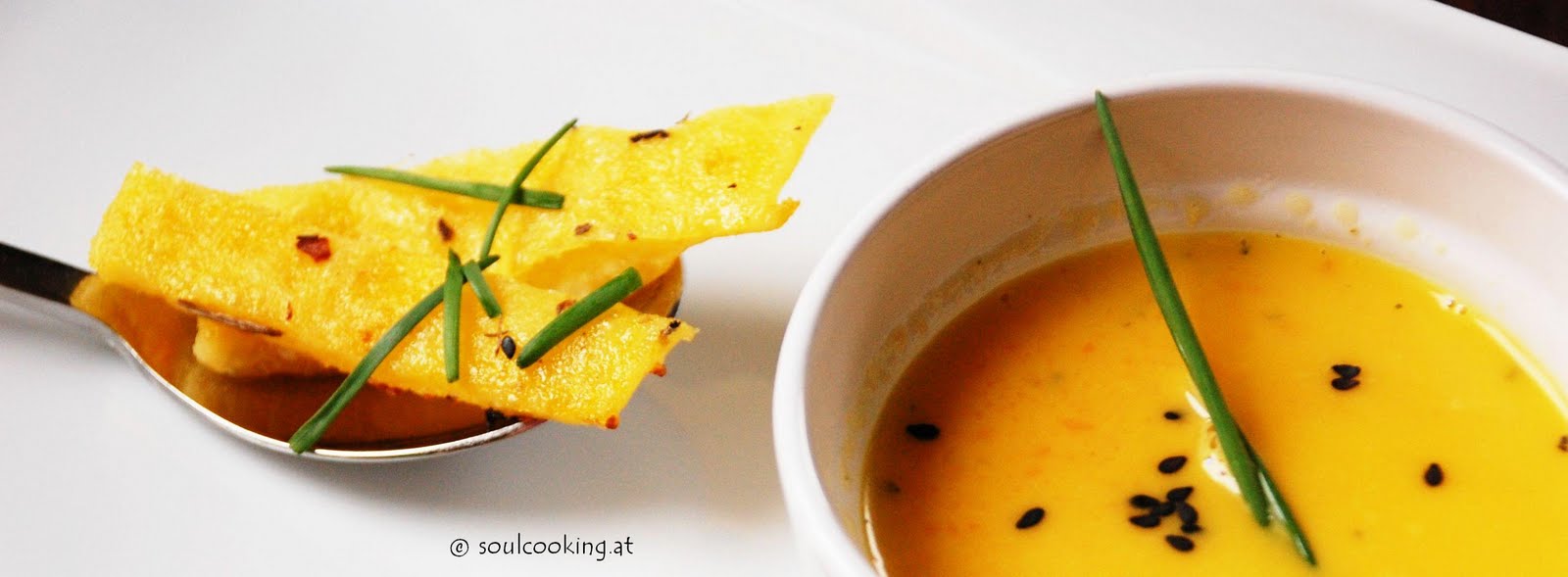 SOUL COOKING: Karotten Koriander Kokossuppe mit Polenta und Gemüse