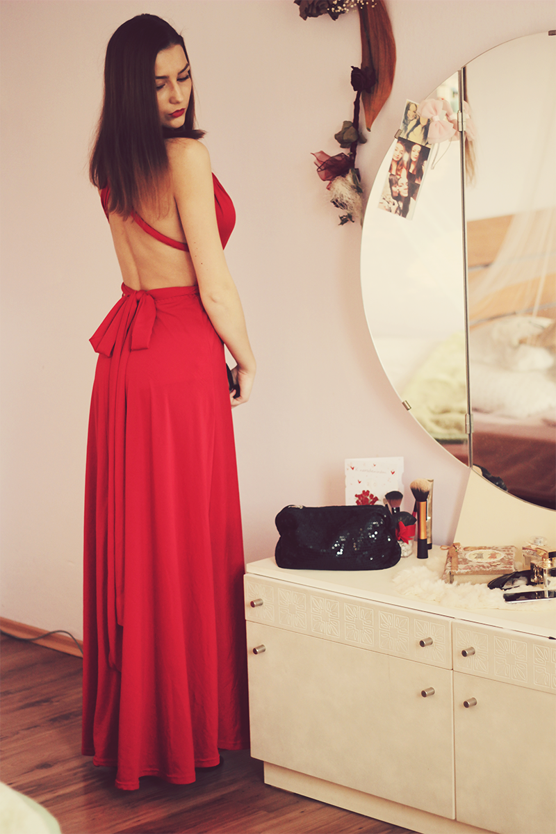 backless red dress