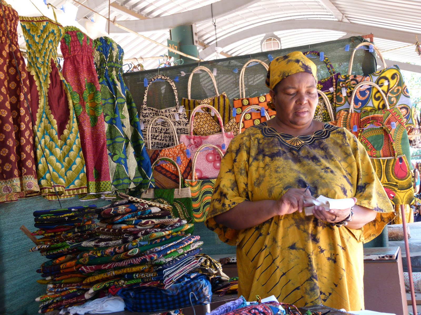 Cor e Pinceladas: Moçambique (6) - Feira do Pau e FEIMA