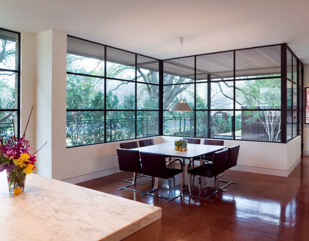 Ruang Makan Modern Dengan Dinding  Kaca  Majalah Rumah