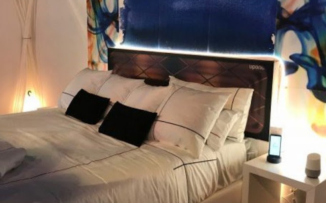 El hotel del futuro: camas que evalúan tu actividad sexual y espejos mágicos