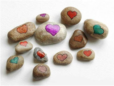 taşlarla sevgi gösterme