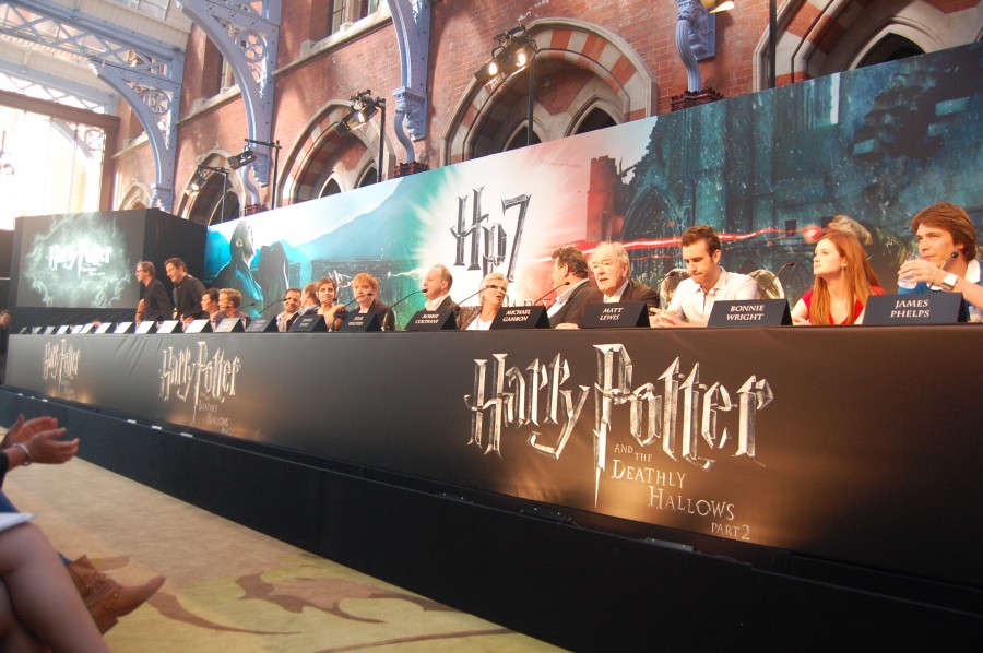 Metamorfose Site Oficial Imagens e vídeo da conferência de Harry