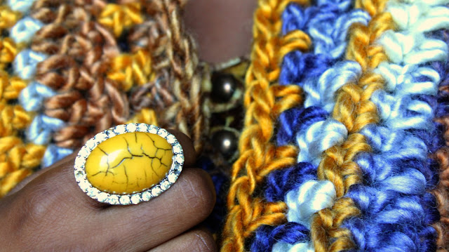 DIY // Free Crochet Pattern // Golden Infinity Scarf.