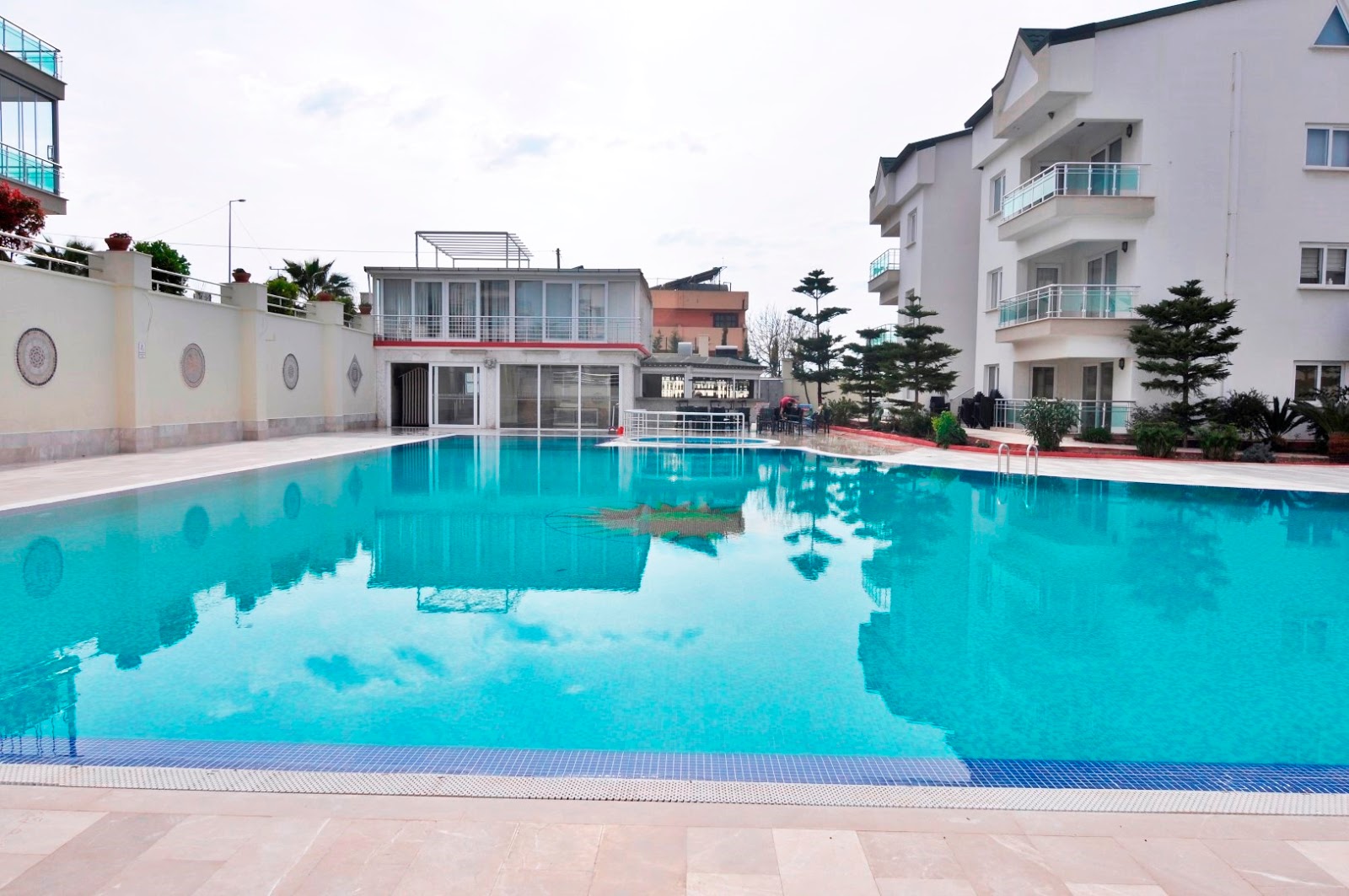 Didim Mavişehirde Satılık Havuzlu Sitede Beyaz Eşyalı Daire