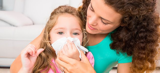 ¿Qué funciona mejor para tratar los resfriados infantiles?