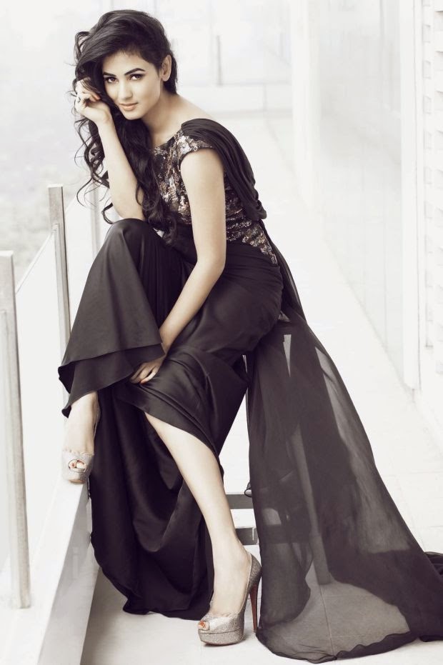 sonal-chouhan-latest-hot-photoshoot-sona