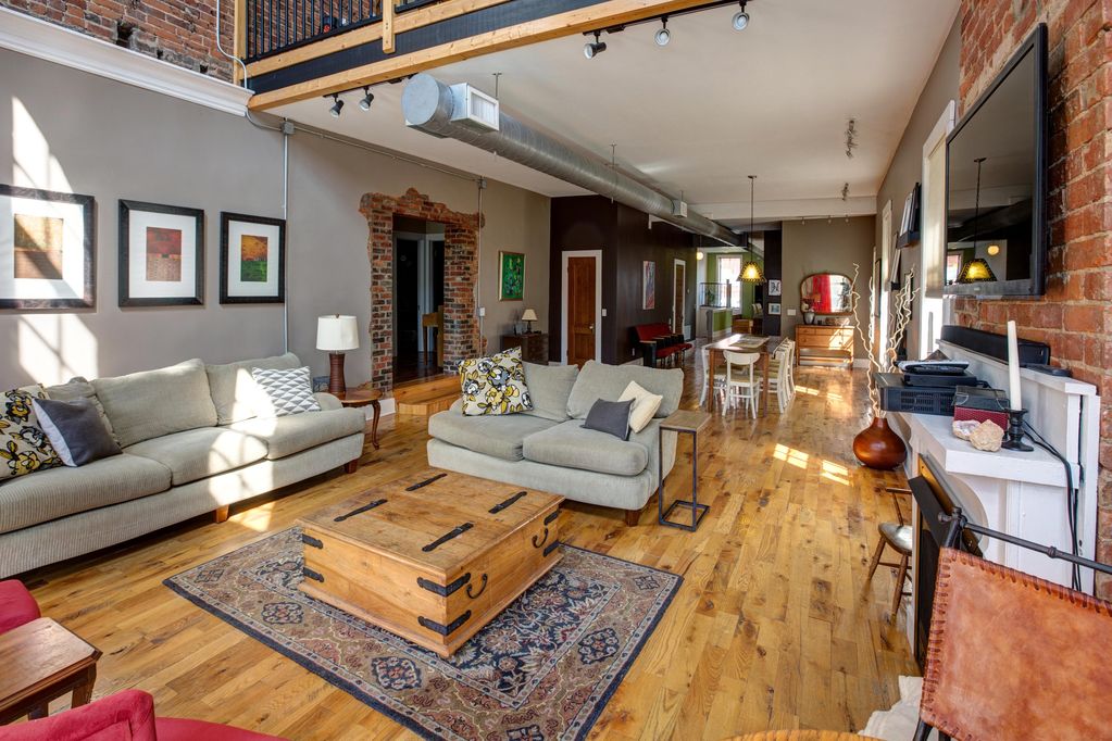 to New Albany's Market Street Loft