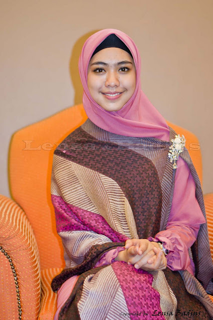 Wow Seperti Apa Gerakan Mengetuk Oki Setiana Dewi ? Wow Seperti Apa Gerakan Mengetuk Oki Setiana Dewi ?