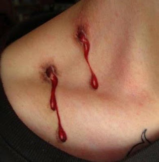 Tatuaje mordedura vampiro