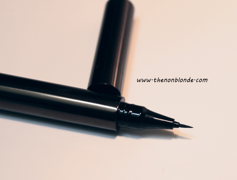 YO MBO Hourglass Script Precision Liquid Liner