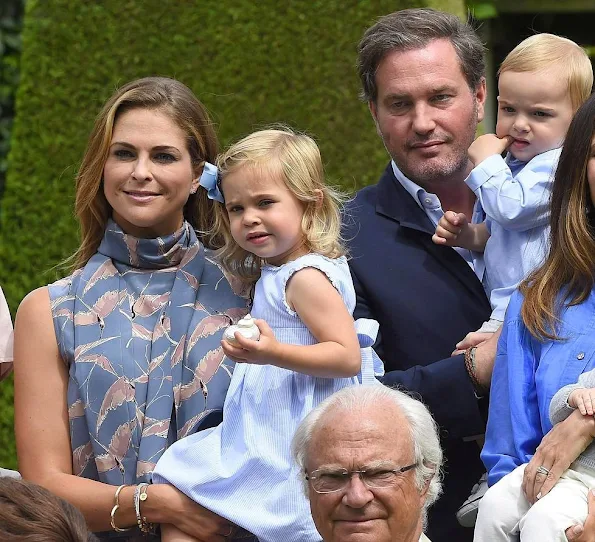 King Carl Gustaf, Queen Silvia, Crown Princess Victoria, Prince Daniel, Princess Estelle, Prince Oscar, Princess Madeleine, Christopher O'Neil, Princess Leonore, Prince Nicolas, Prince Carl Philip, Princess Sofia, Prince Alexander