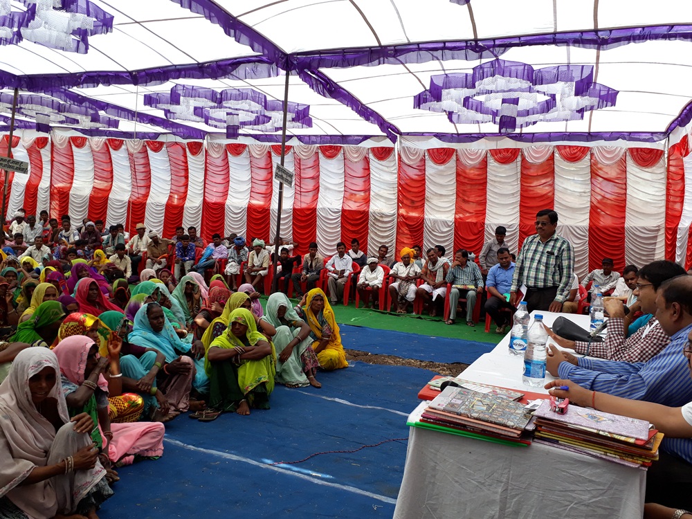 Labor-Commissioner-Shobhit-Jain-participated-in-the-village-sansad-श्रम आयुक्त शोभित जैन ने ग्राम संसद में सहभागिता की Labor-Commissioner-Shobhit-Jain-participated-in-the-village-sansad-श्रम आयुक्त शोभित जैन ने ग्राम संसद में सहभागिता की