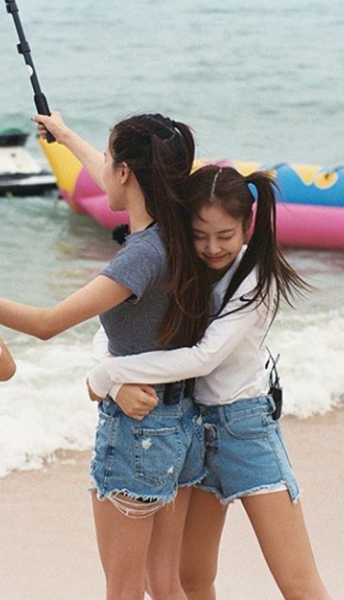 RÃ©sultat de recherche d'images pour "jennie and rosÃ©"