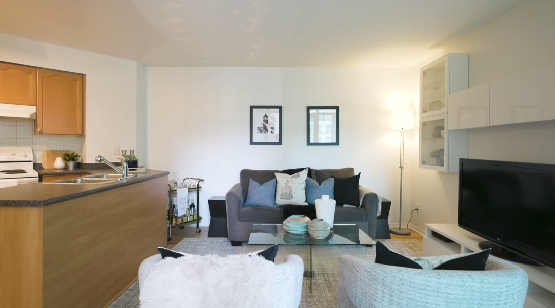 11 Interior Design Photos vs. 219 Fort York Blvd #521, Toronto Condo Tour
