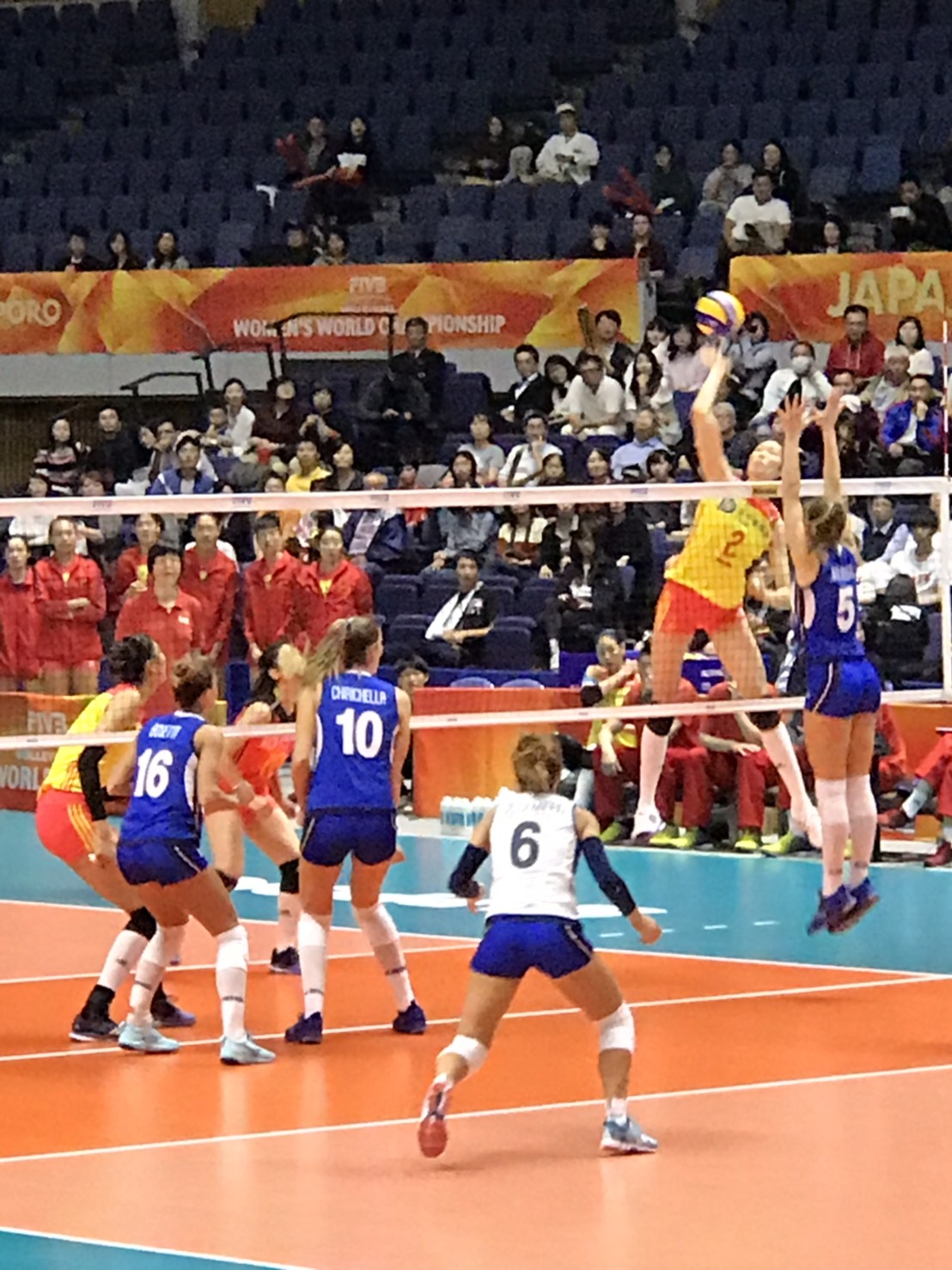ｄｉｓｃｕｔｉａｍｏ ｉｎｓｉｅｍｅ 女子バレーボールでのトータリティ 世界バレー18