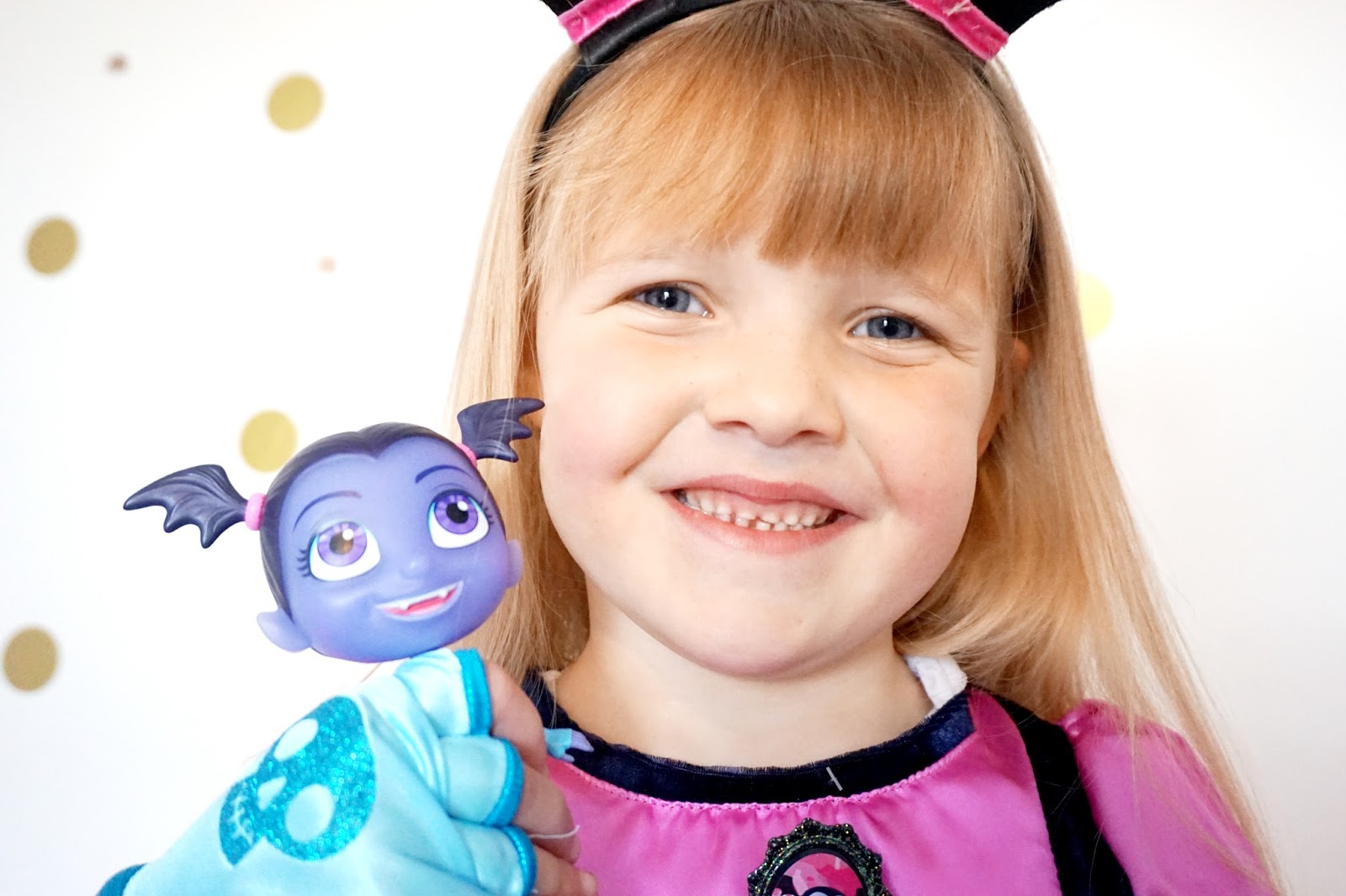 Disney Junior Vampirina Fingerless Gloves ~Brand New w// Tags~