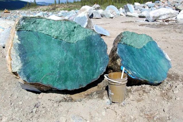Tons of Giant Nephrite Jade Discovered in Canada