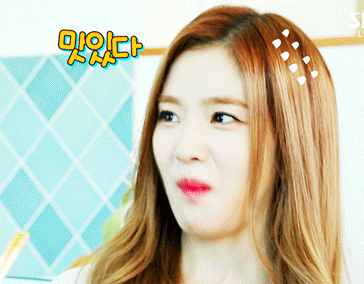 오늘자 카메라 찾는 아이린 | 인스티즈