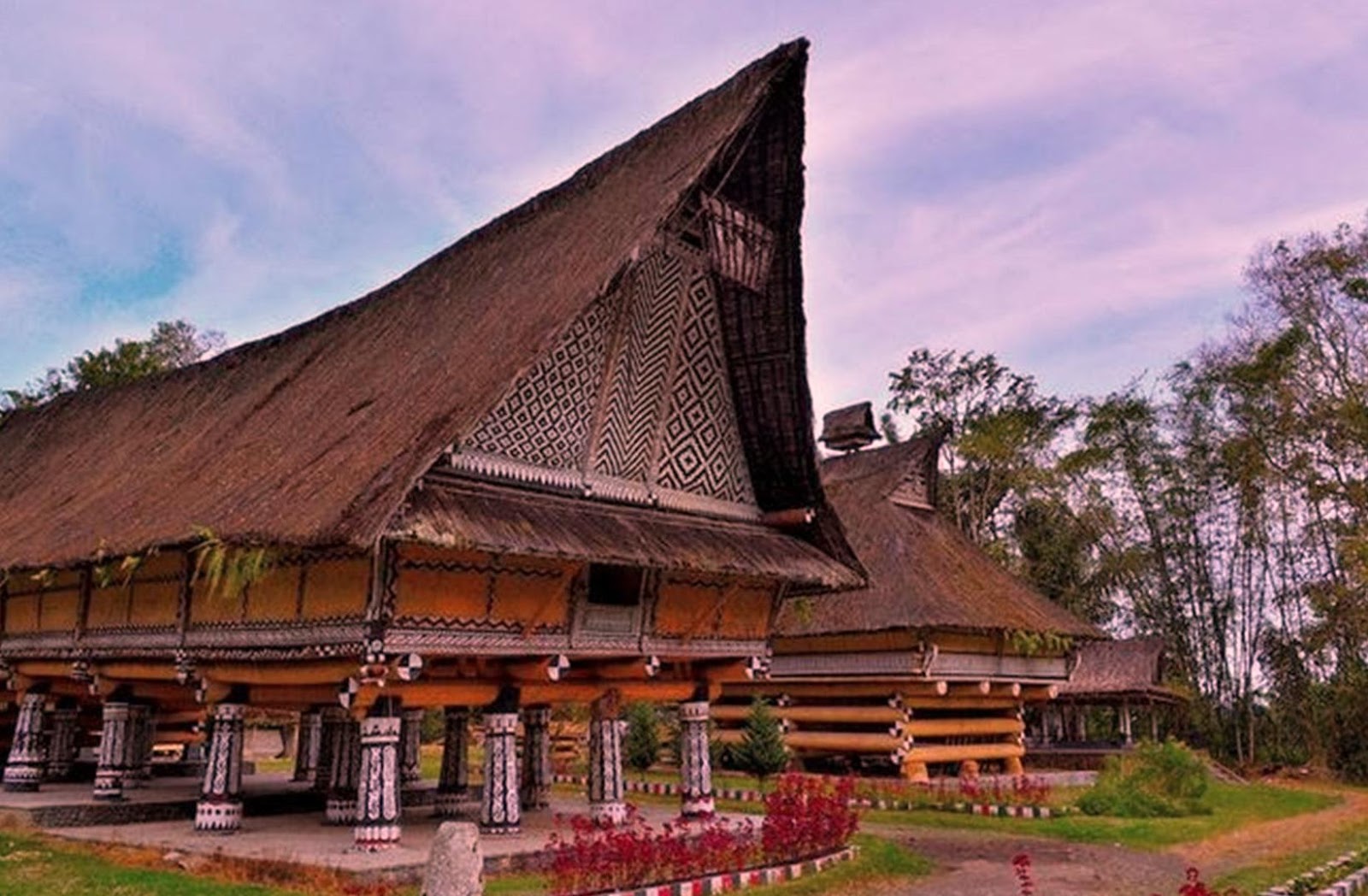 Inilah 10 Rumah Adat Sumatera  Utara dari Berbagai Suku 