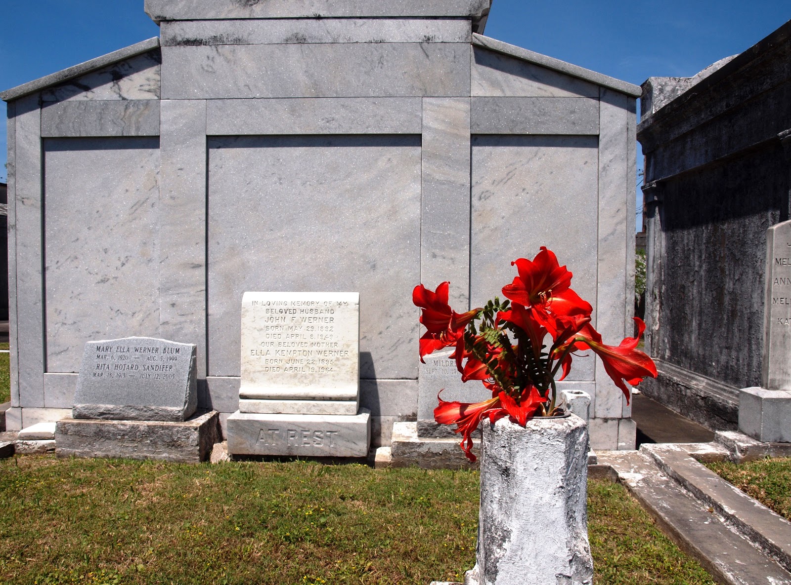angels and people, life in New Orleans Hope Mausoleum