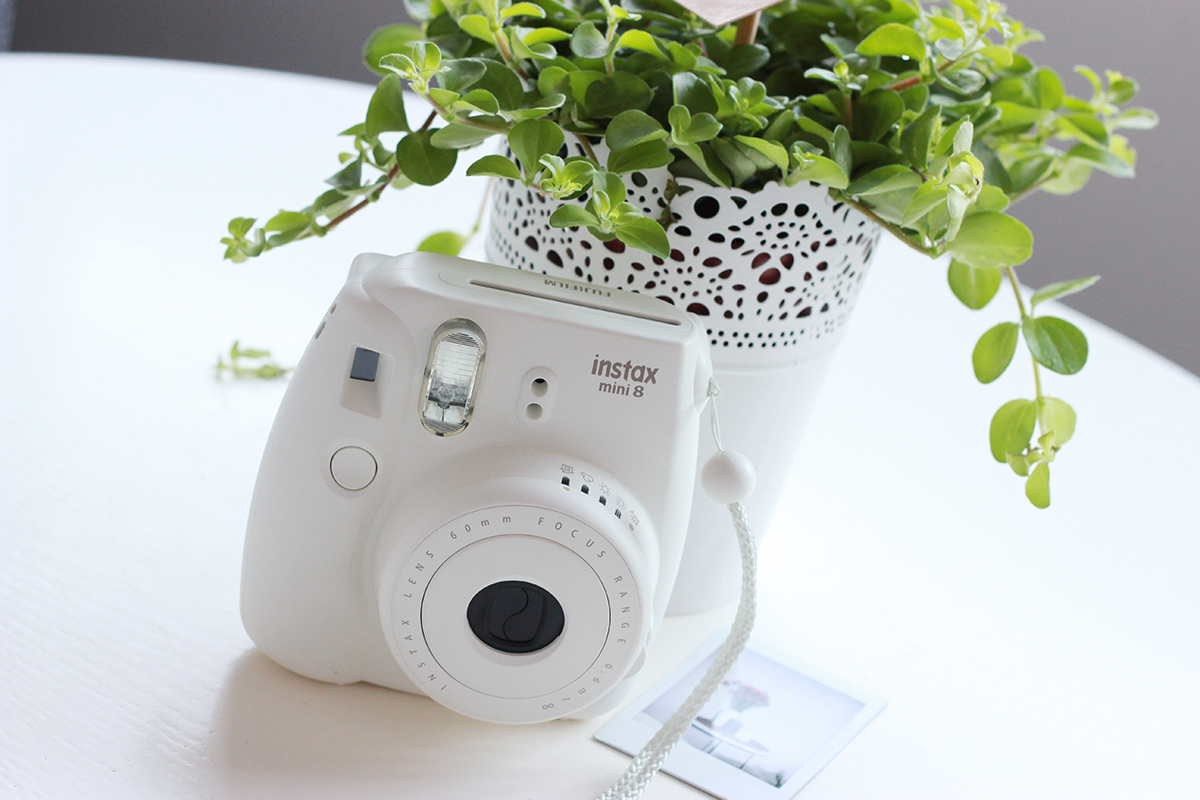 zo veel ga zo door fluweel Tips: Instax Mini polaroid camera kopen + goedkope filmpjes & extra's - The  Budget Life | Blog over geld besparen, verdienen & investeren