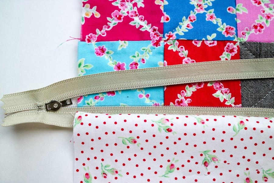Mini Zipper Pouch Keyring. DIY Keychain Wallet: Sewing Tutorial in Pictures. 