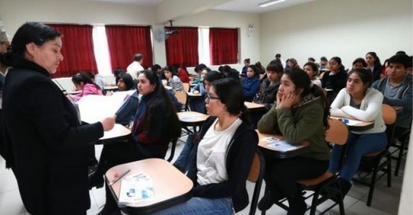 Catedráticos sin maestría podrían ser cesados Catedráticos sin maestría podrían ser cesados