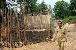 Bupati Rupinus Tinjau Jalan dan Jembatan Sambil Pulang Kampung Bupati Rupinus Tinjau Jalan dan Jembatan Sambil Pulang Kampung