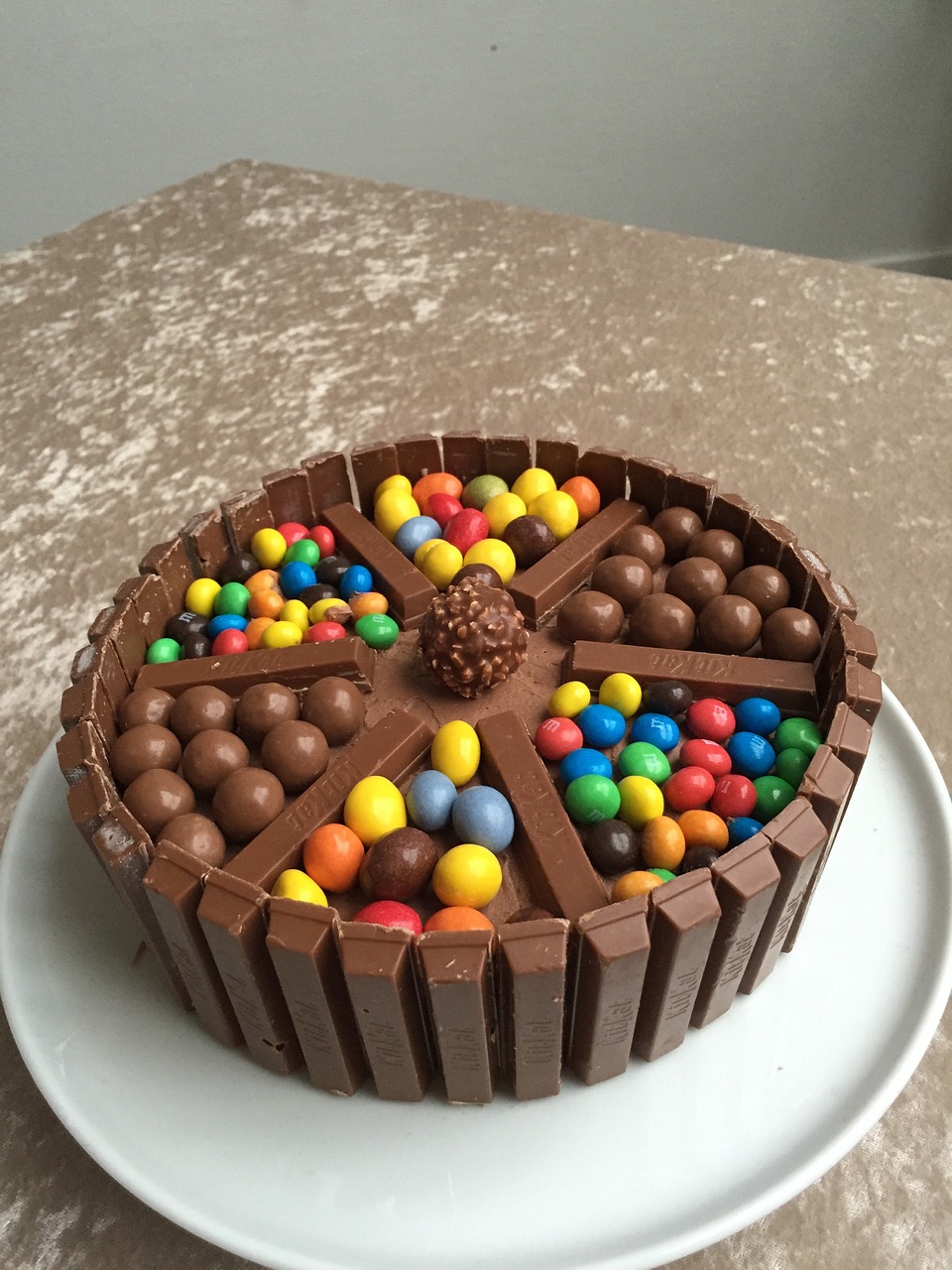 Who Loves Cake? Super Easy Birthday Cake Decorating Ideas