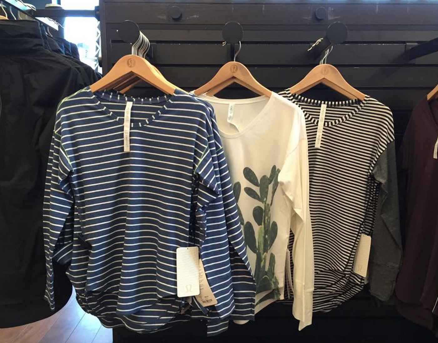 http://www.anrdoezrs.net/links/7680158/type/dlg/http://shop.lululemon.com/products/clothes-accessories/tops-long-sleeve/Weekend-Long-Sleeve?cc=18562&skuId=3602067&catId=tops-long-sleeve