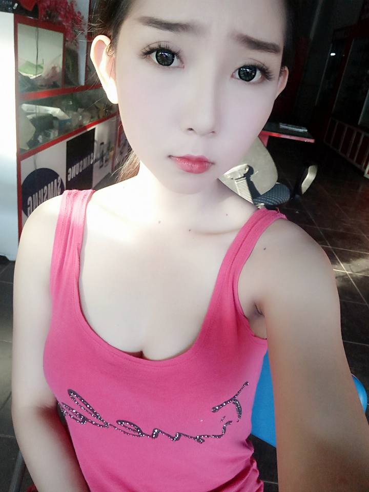 Binz Nguyễn da trắng mặt xinh vếu bự