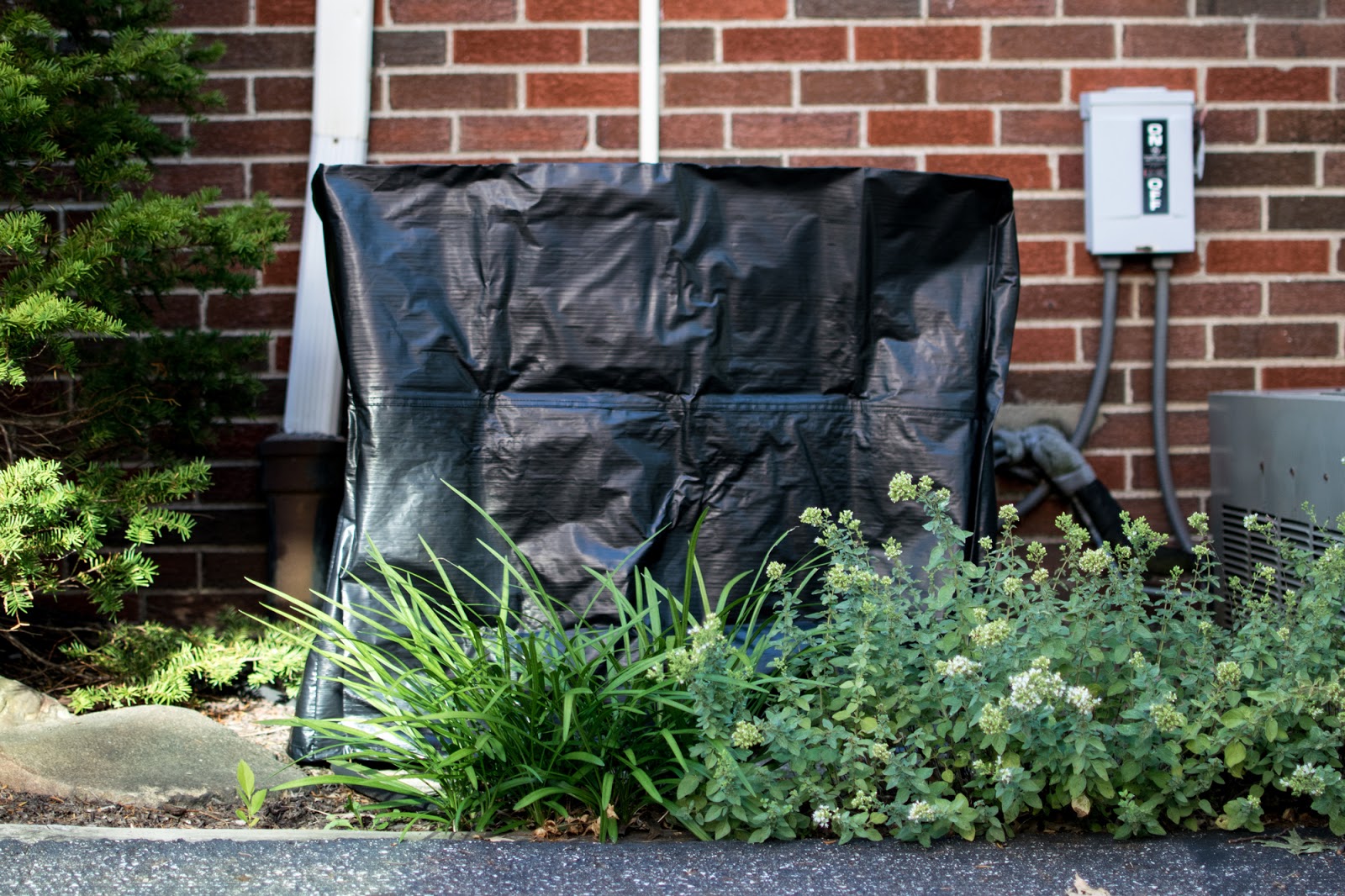 Here's why you should not fully cover AC condenser in Winter