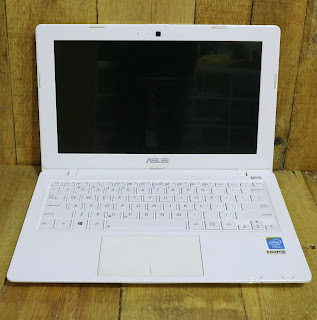 Laptop ASUS X200CA Bekas Di Malang