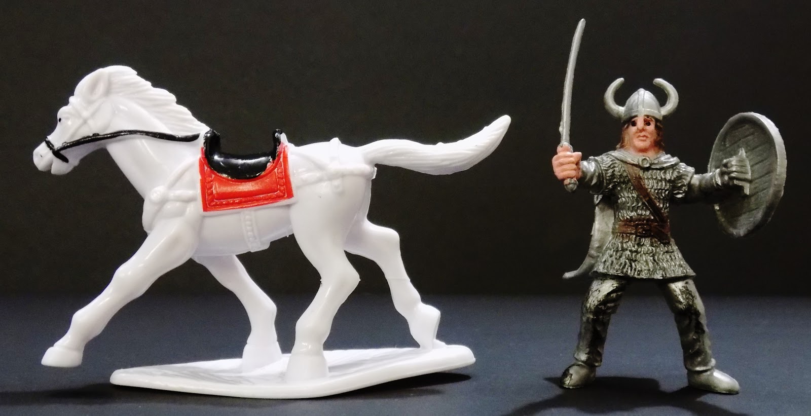 Toys and Stuff Sunjade Mounted Swordsman Horned Helmet, No Beard