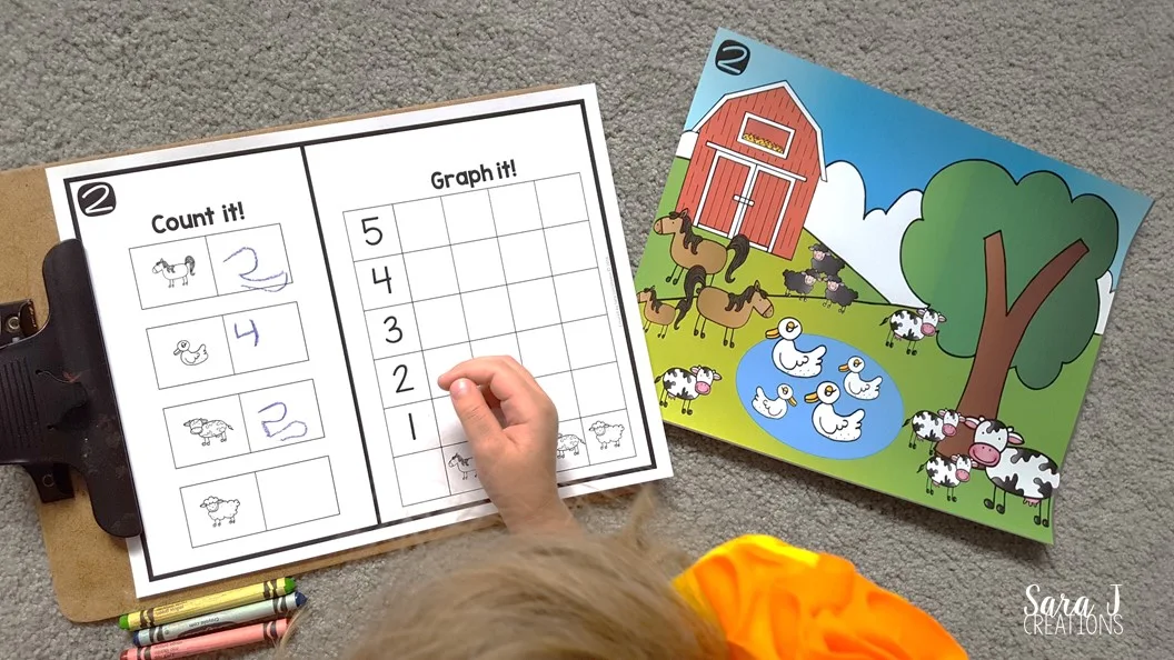 Farm counting and graphing is a fun introduction to graphing for preschoolers.  Grab your freebie now!