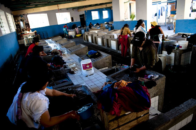 Serenidad y paciencia mis amigos, mucha paciencia: Lavandería popular