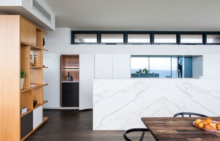 cocina-blanca-con-marmol-calacatta-minosa-design