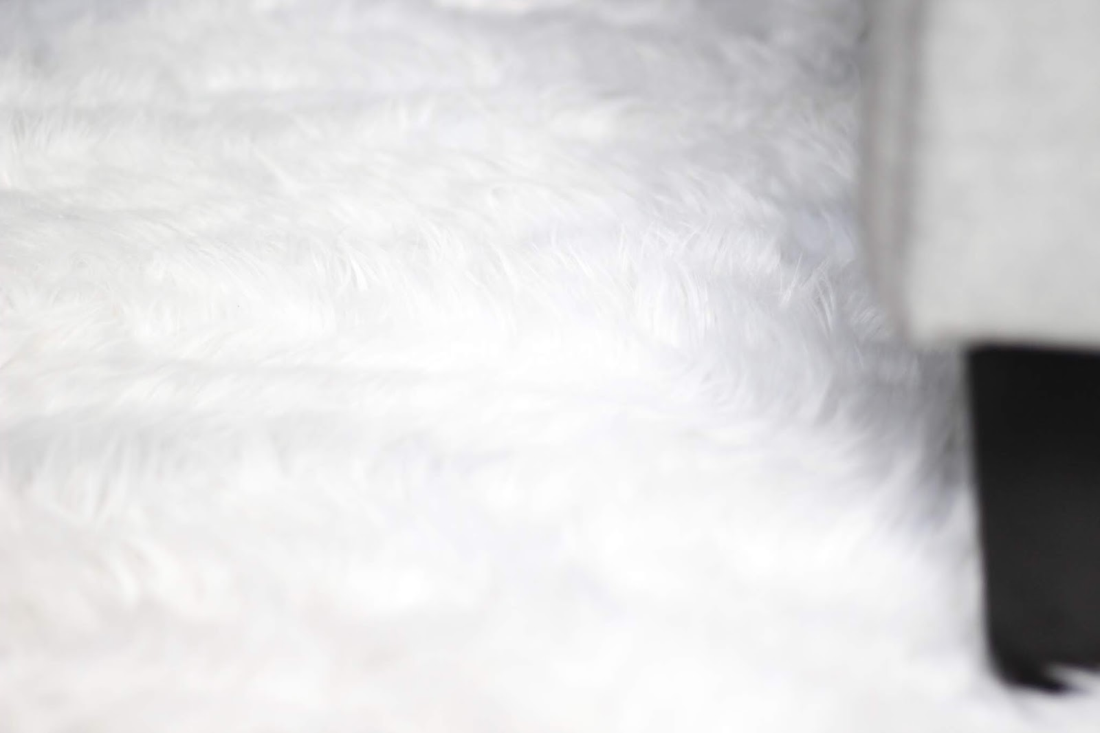 HOW TO CLEAN A WHITE FAUX FUR RUG | A Classy Fashionista