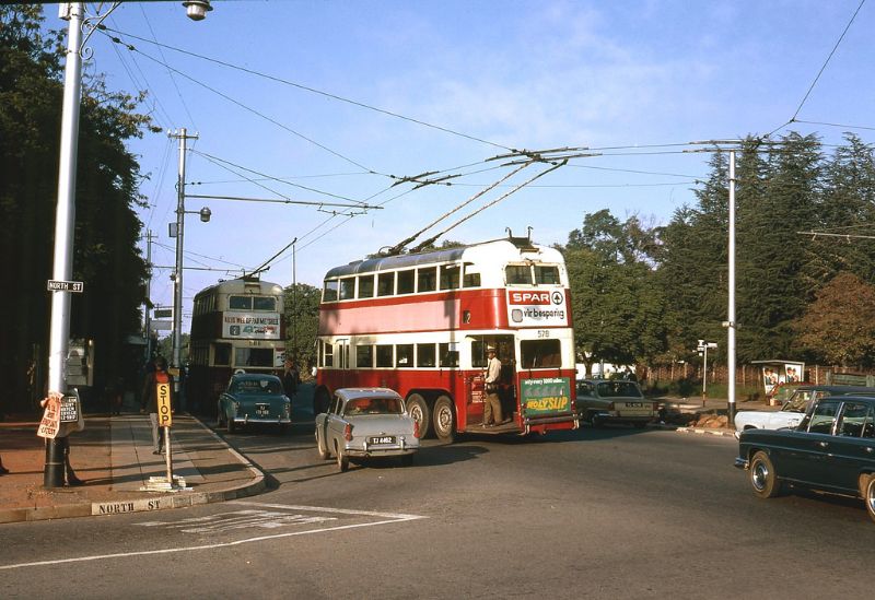 29 Beautiful Kodachrome Photos That Capture Street Scenes of