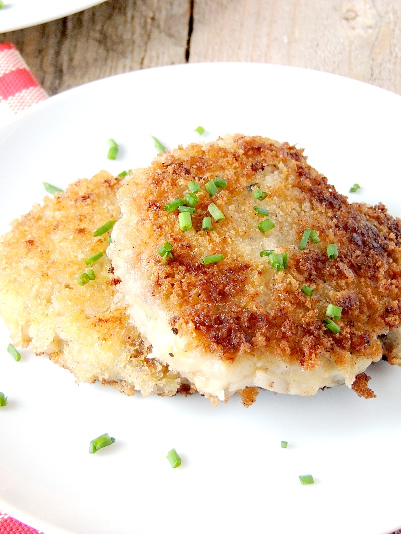 Beef and Potato Cakes turn that leftover holiday beef and mashed potatoes into a delicious breakfast or side dish @certifiedangusbeef #bestangusbeef #certifiedangusbeef #beef #leftovers #breakfast #easy #potato #recipe | bobbiskozykitchen.com