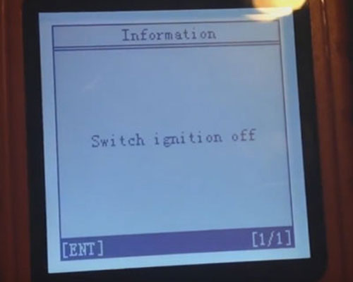 イグニッションスイッチを切り 