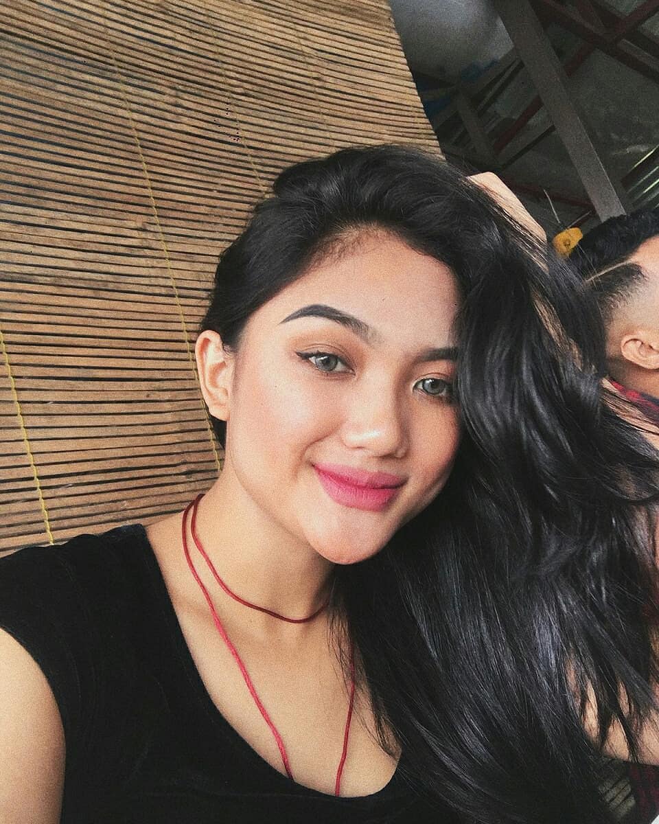 Foto Cantik Dan Biodata Marion Jola Indonesian Idol