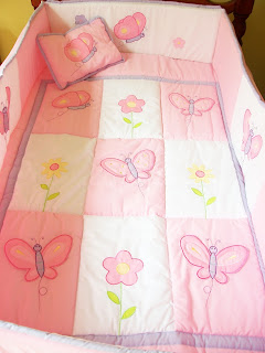 Recuerdos Cecile: Sobrios edredones para cuna