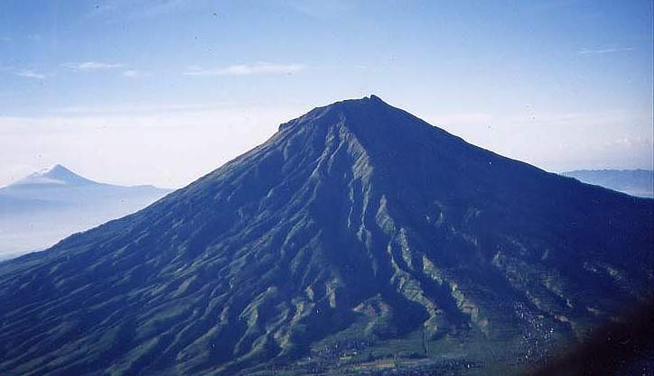 Arie Pra7aMa: 10 Gunung Tertinggi di Indonesia