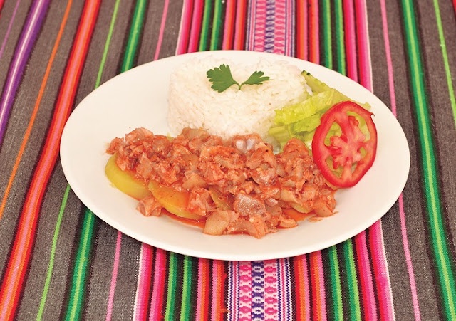 Patita en Salsa de Maní