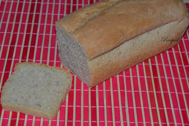 Pan De Molde Con Semillas De Amapola Con Masa Madre
